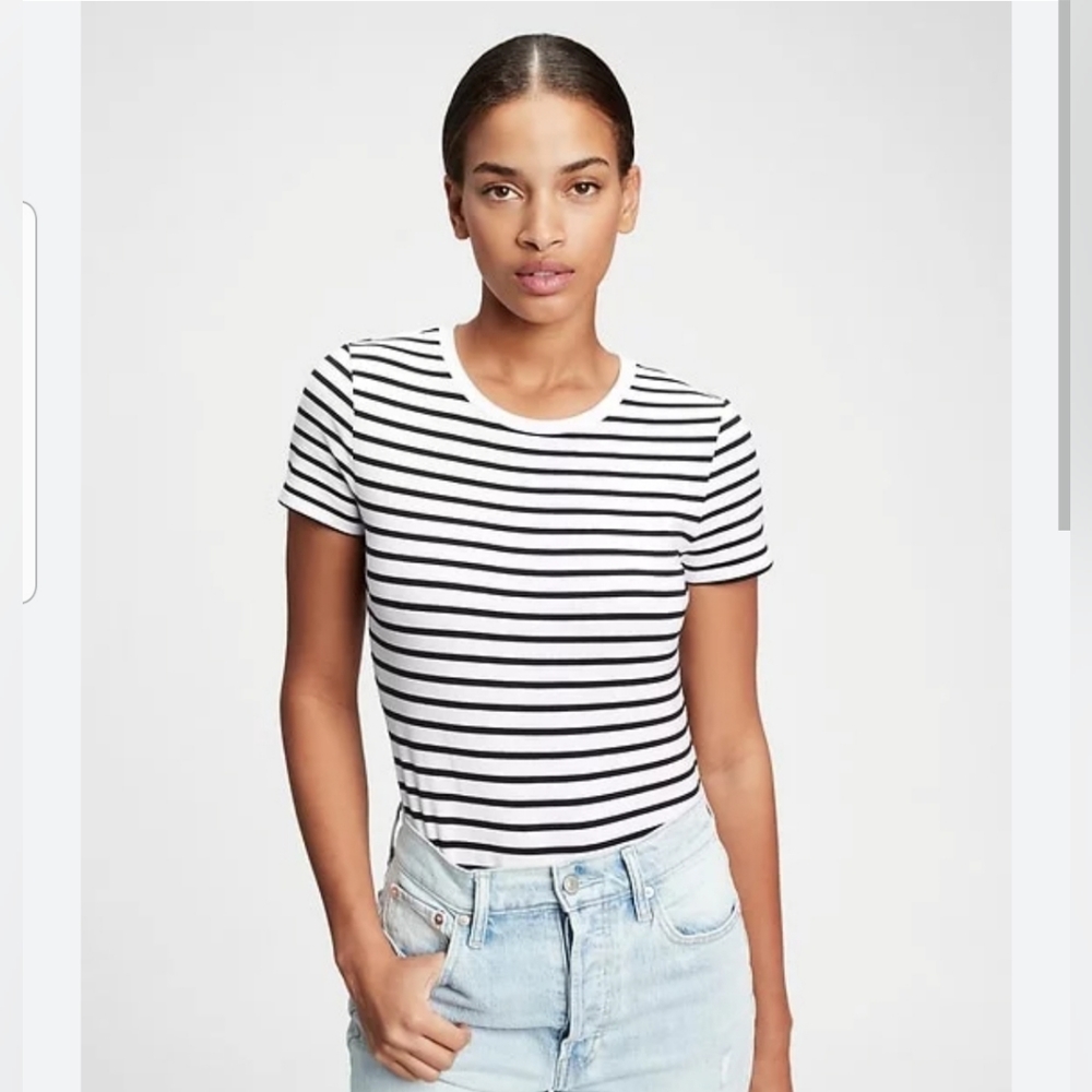 Gap Black and White Striped Tee Shirt